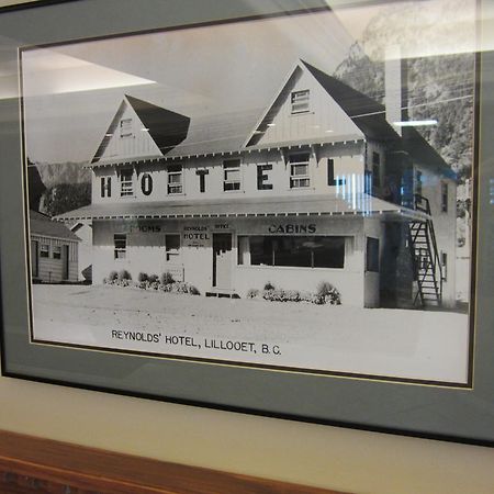 Reynolds Hotel Lillooet Exterior photo