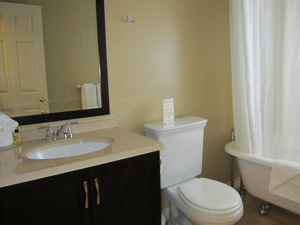Reynolds Hotel Lillooet Room photo