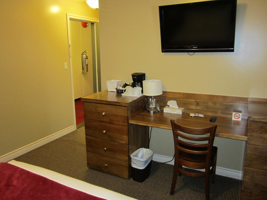 Reynolds Hotel Lillooet Room photo