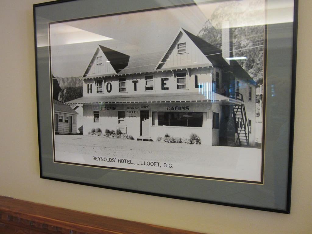 Reynolds Hotel Lillooet Exterior photo
