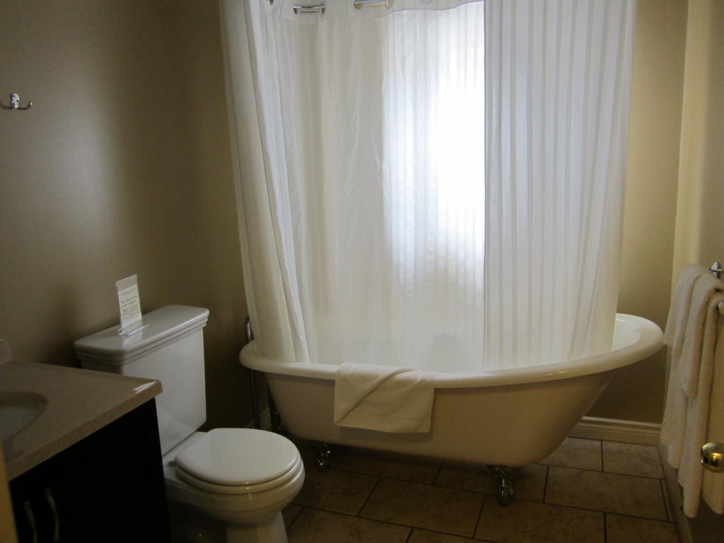 Reynolds Hotel Lillooet Room photo