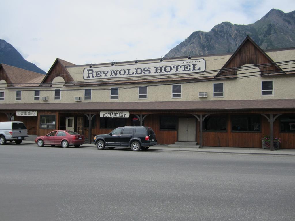 Reynolds Hotel Lillooet Exterior photo